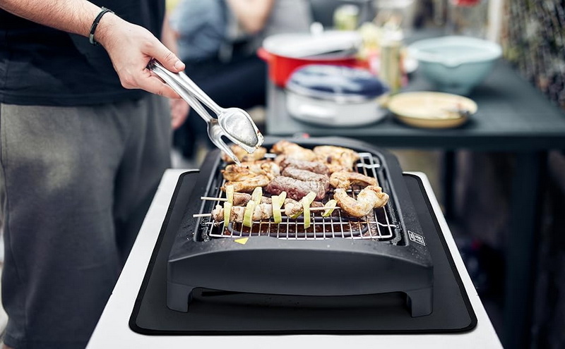 put a mat under table grill_1 put a mat under table grill_1
