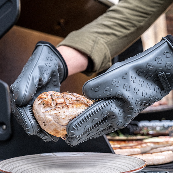 Do BBQ Pros Use Black Gloves_1
