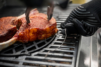 //imrorwxhlnqllp5p.ldycdn.com/cloud/ljBprKrnlqSRilmroqqijq/Do-I-Really-Need-Gloves-for-BBQ-Cooking.jpg