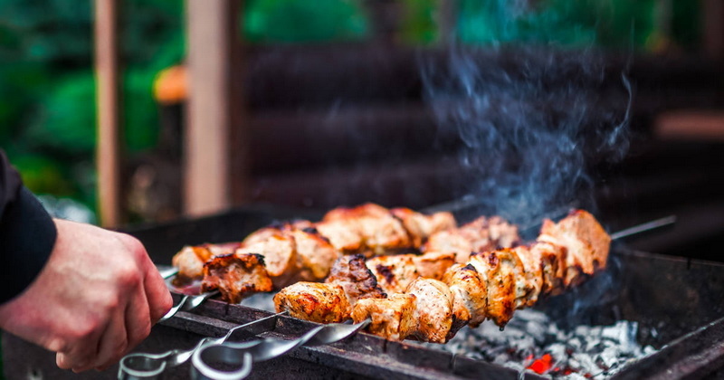 What Grilling Accessories Do You Need for A Backyard Party?