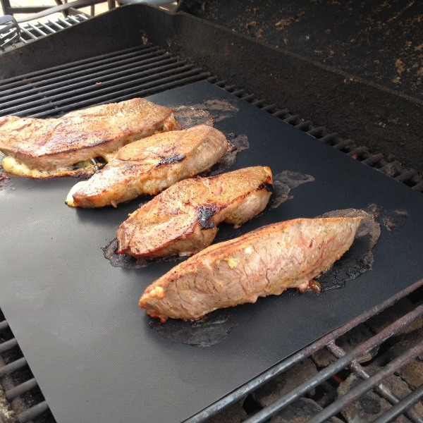 Grill Chicken on A Grill Mat_1