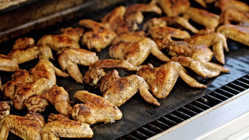 Grill Chicken on A Grill Mat_2