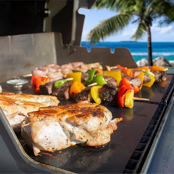 Do Grill Mats Cause More Build Up on Grill Lid?