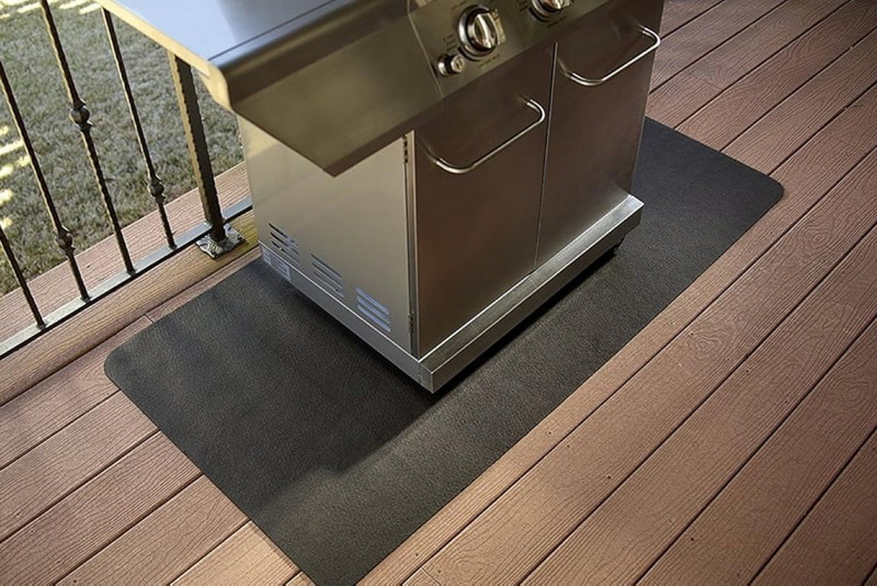 Use Uperla Grill Mats on Composite Decking_2