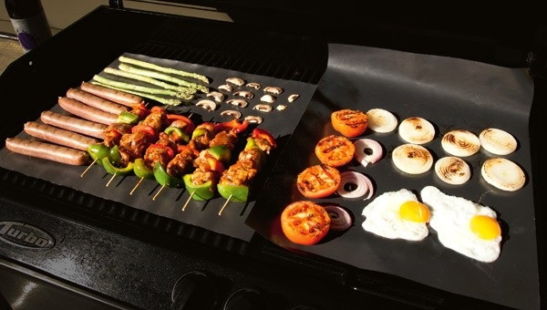 A Grill Mat on A Glass Top Stove_3