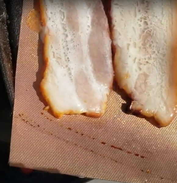 Cook Bacon in The Copper Grill Mat_1
