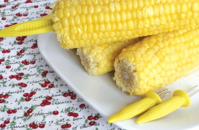 Choose The Perfect Corn Cob Holder for Your Kitchen_1