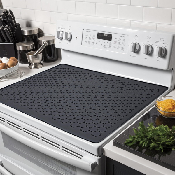 A Grill Mat on A Glass Top Stove_2