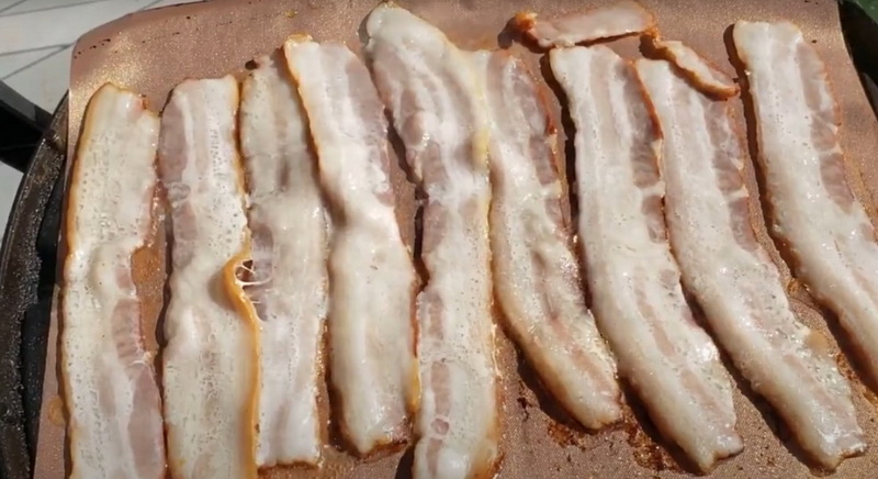 Cook Bacon in The Copper Grill Mat_2