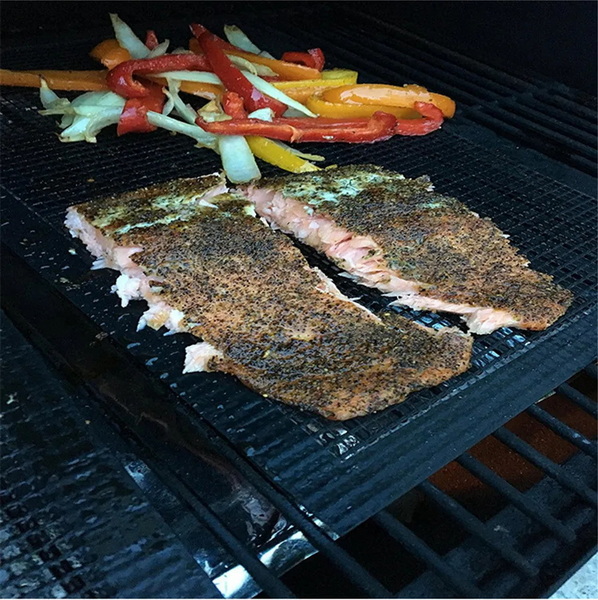 Grill Fish on A Grill Mat_2