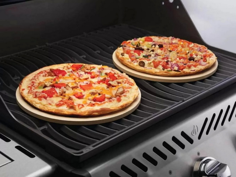 Making Pizza with Napoleon Grill Tools_2