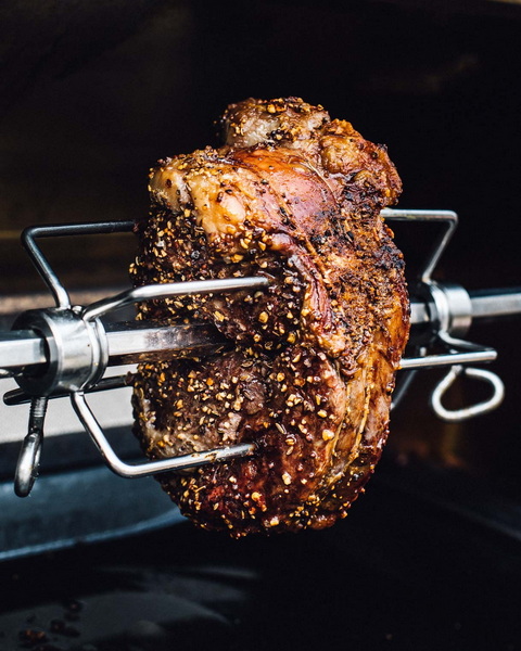 Cook Juicy Meats with A BBQ Rotisserie Skewer_1