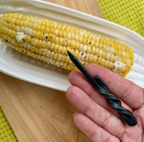 Brug en Corn Cob Holder med en Twist Design_1