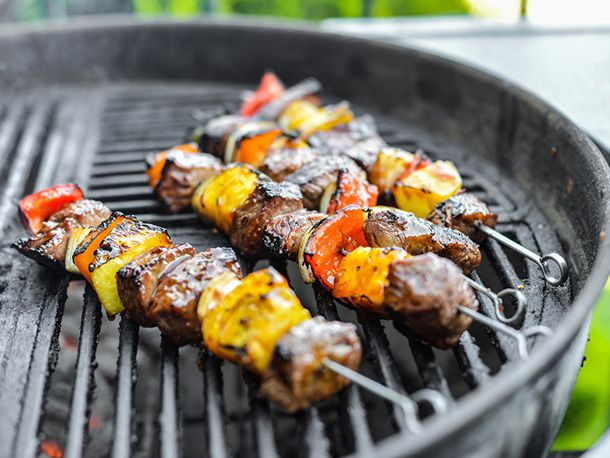 Use a BBQ Skewer Holder for Perfectly Grilled Kebabs_1
