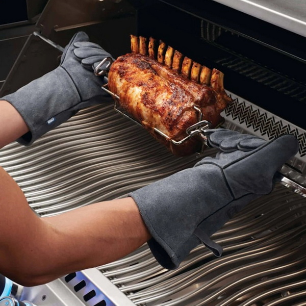 Why Should You Choose Leather BBQ Gloves Over Fabric Ones?