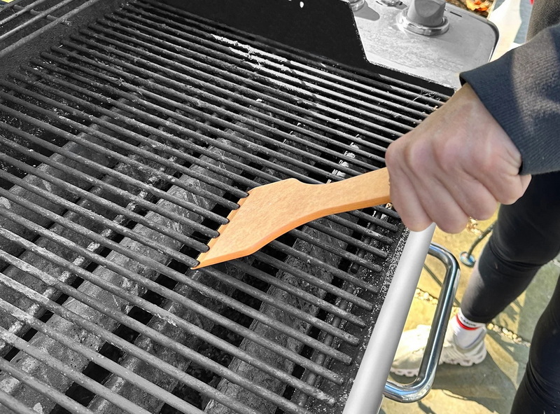 Use A Grill Scraper_1