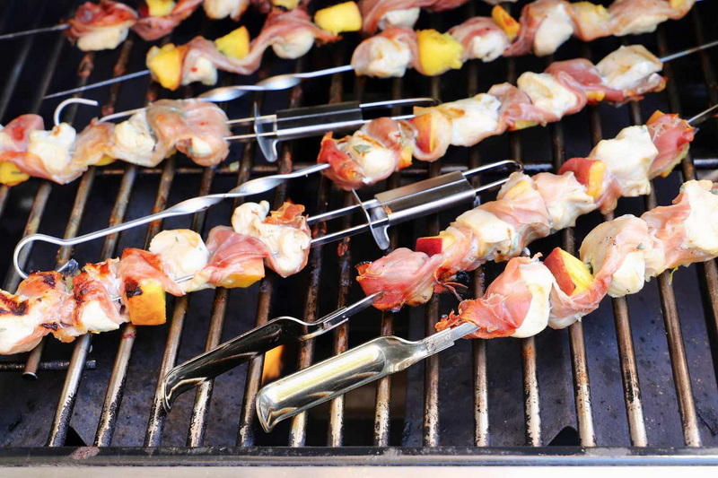 What Makes A Skewer Set Ideal for BBQ Parties?